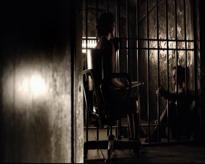 VampireDiariesWorld-dot-org_5x19ManOnFire0419.jpg