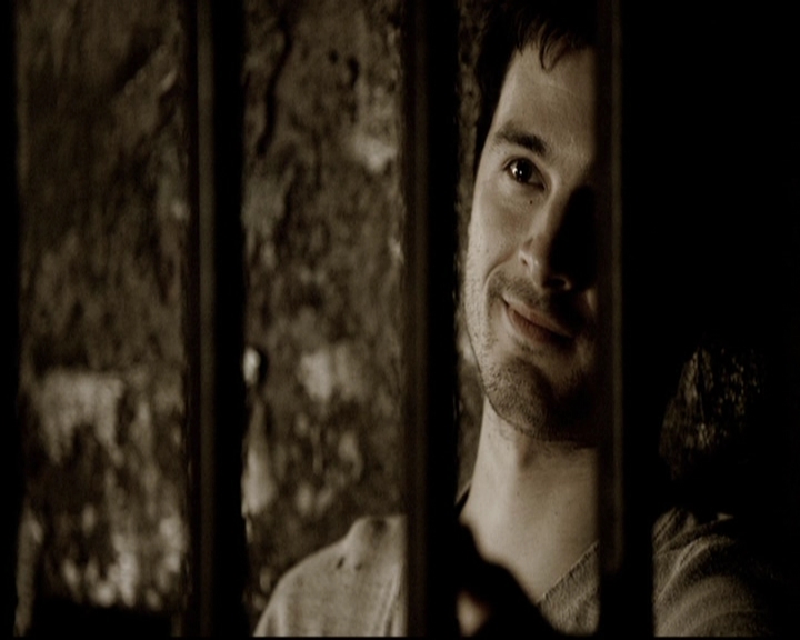 VampireDiariesWorld-dot-org_5x19ManOnFire0430.jpg