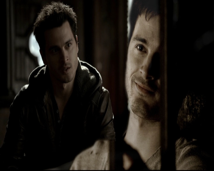 VampireDiariesWorld-dot-org_5x19ManOnFire0431.jpg