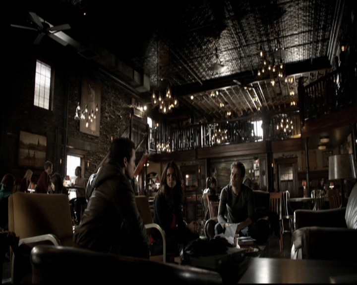 VampireDiariesWorld-dot-org_5x19ManOnFire0434.jpg