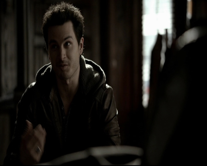 VampireDiariesWorld-dot-org_5x19ManOnFire0435.jpg