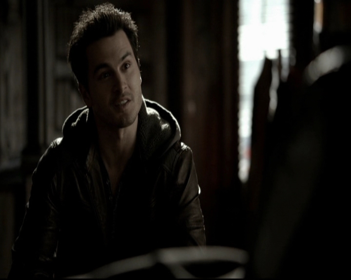 VampireDiariesWorld-dot-org_5x19ManOnFire0436.jpg