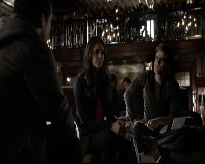 VampireDiariesWorld-dot-org_5x19ManOnFire0437.jpg