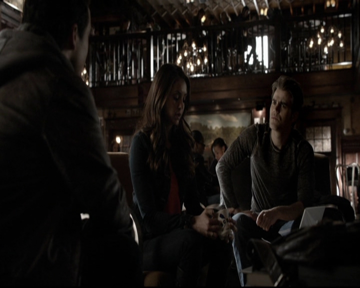 VampireDiariesWorld-dot-org_5x19ManOnFire0438.jpg