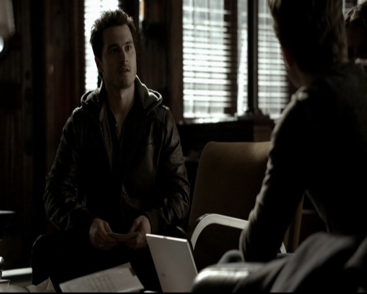 VampireDiariesWorld-dot-org_5x19ManOnFire0445.jpg