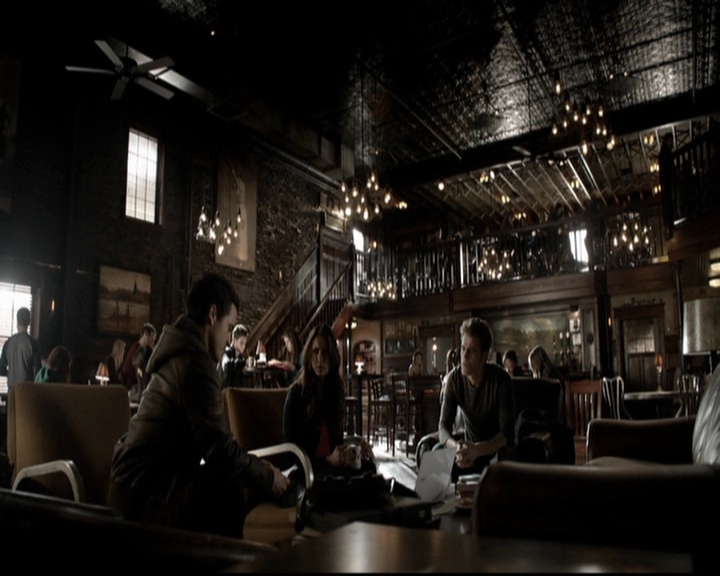 VampireDiariesWorld-dot-org_5x19ManOnFire0446.jpg