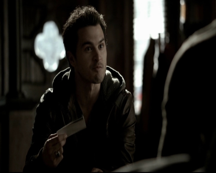 VampireDiariesWorld-dot-org_5x19ManOnFire0447.jpg