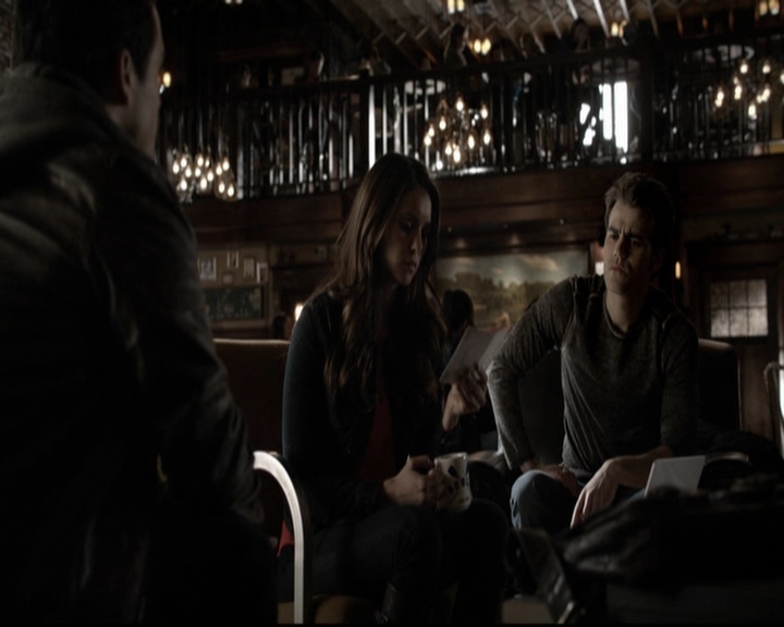 VampireDiariesWorld-dot-org_5x19ManOnFire0456.jpg