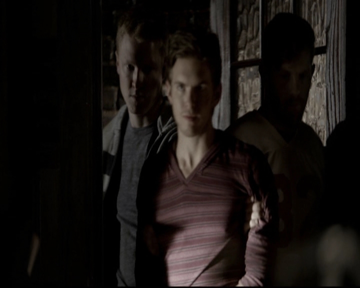 VampireDiariesWorld-dot-org_5x19ManOnFire0507.jpg