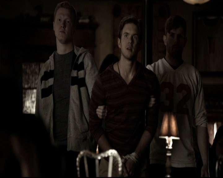 VampireDiariesWorld-dot-org_5x19ManOnFire0511.jpg