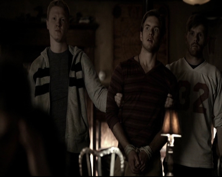 VampireDiariesWorld-dot-org_5x19ManOnFire0512.jpg