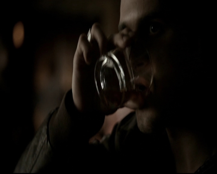 VampireDiariesWorld-dot-org_5x19ManOnFire0524.jpg