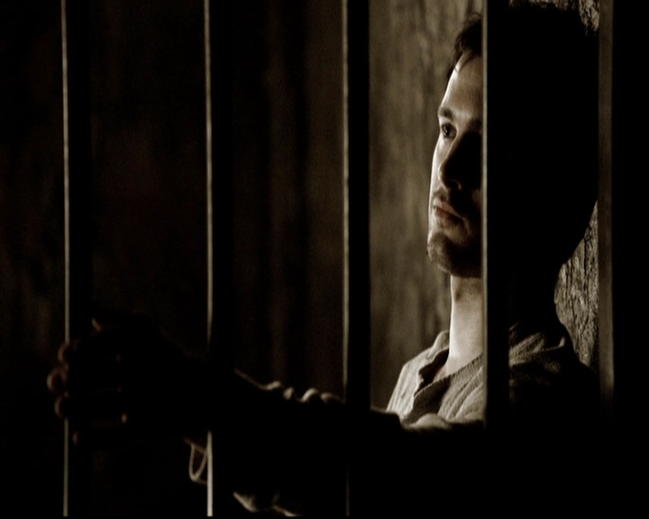 VampireDiariesWorld-dot-org_5x19ManOnFire0541.jpg