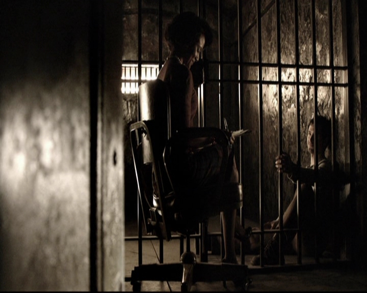 VampireDiariesWorld-dot-org_5x19ManOnFire0546.jpg