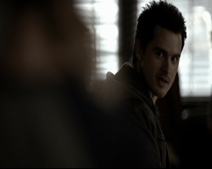 VampireDiariesWorld-dot-org_5x19ManOnFire0563.jpg