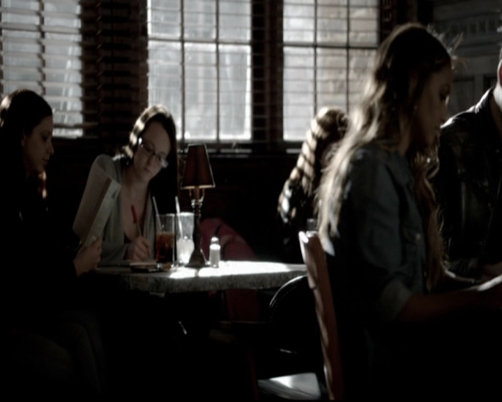 VampireDiariesWorld-dot-org_5x19ManOnFire0581.jpg