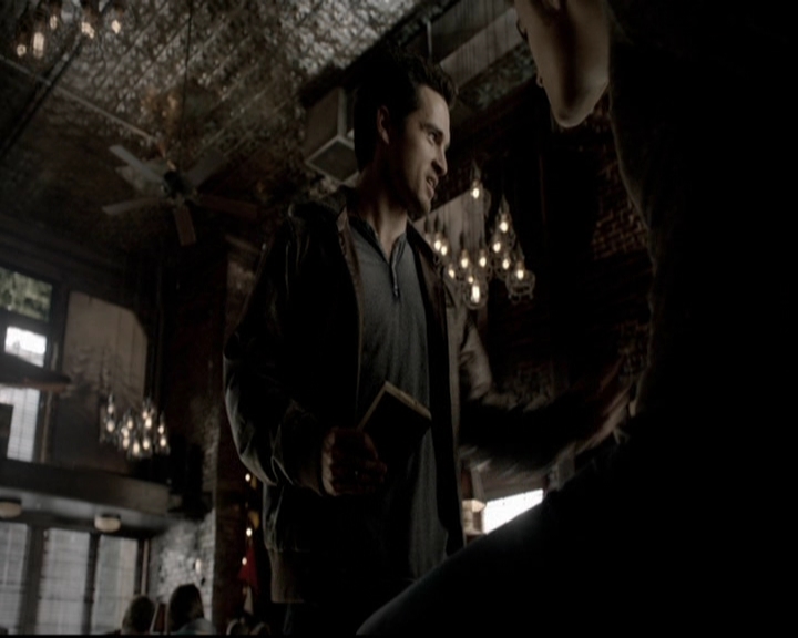 VampireDiariesWorld-dot-org_5x19ManOnFire0582.jpg