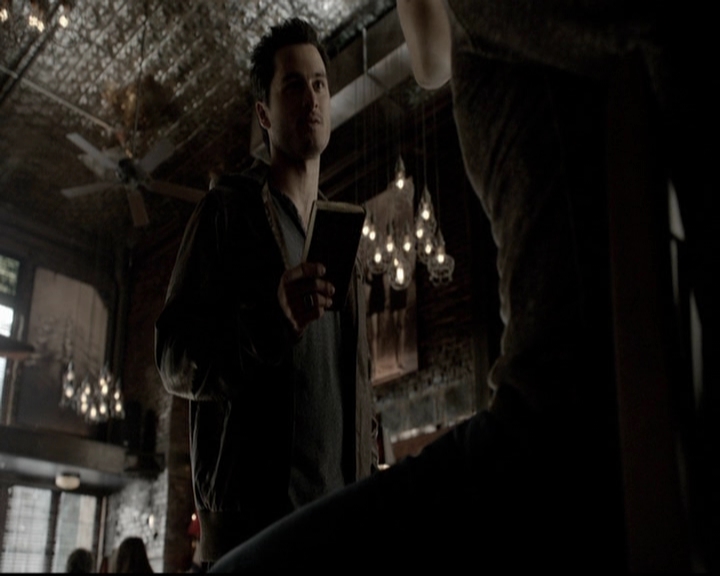 VampireDiariesWorld-dot-org_5x19ManOnFire0592.jpg