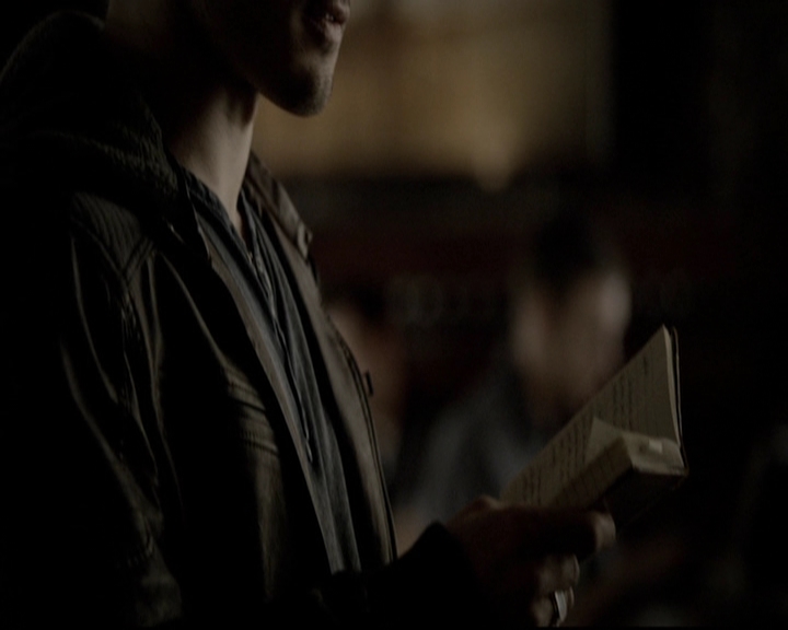 VampireDiariesWorld-dot-org_5x19ManOnFire0599.jpg