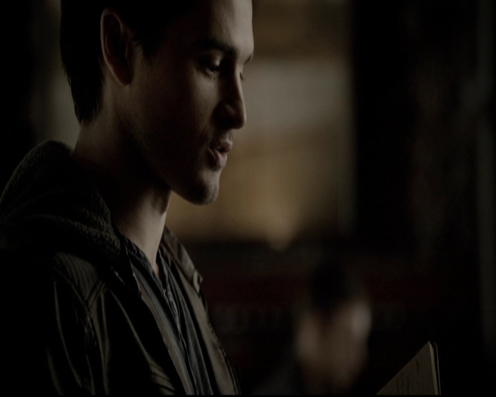 VampireDiariesWorld-dot-org_5x19ManOnFire0600.jpg