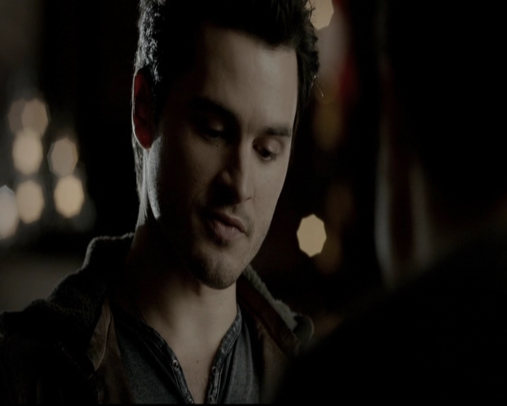 VampireDiariesWorld-dot-org_5x19ManOnFire0607.jpg