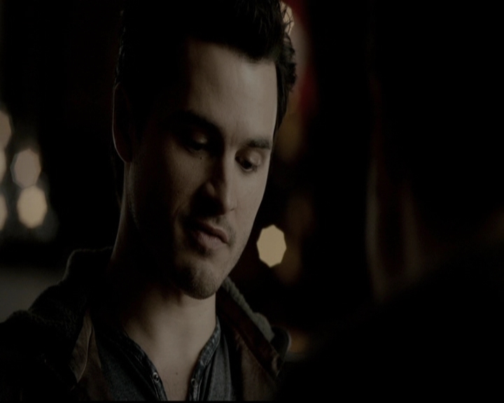 VampireDiariesWorld-dot-org_5x19ManOnFire0608.jpg