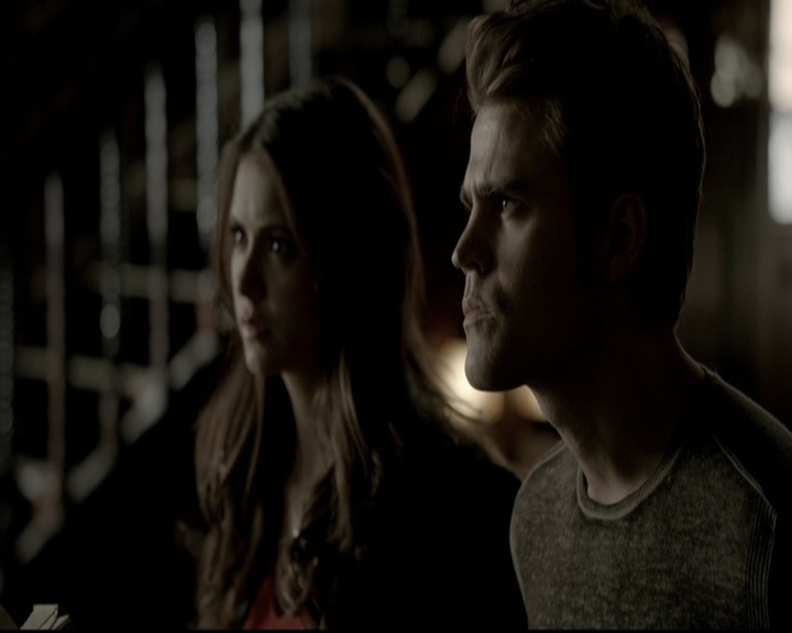 VampireDiariesWorld-dot-org_5x19ManOnFire0615.jpg