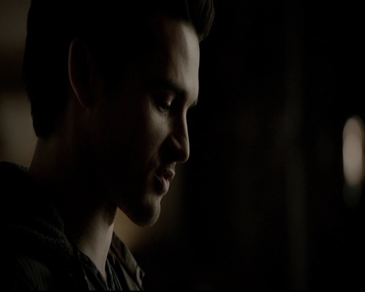 VampireDiariesWorld-dot-org_5x19ManOnFire0620.jpg