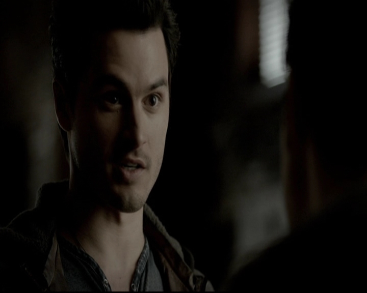 VampireDiariesWorld-dot-org_5x19ManOnFire0628.jpg