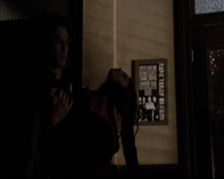 VampireDiariesWorld-dot-org_5x19ManOnFire1826.jpg