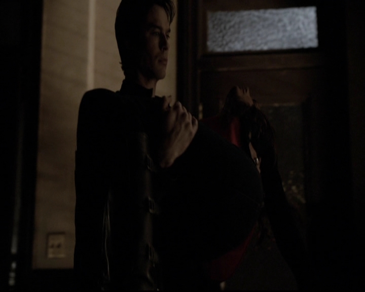 VampireDiariesWorld-dot-org_5x19ManOnFire1827.jpg