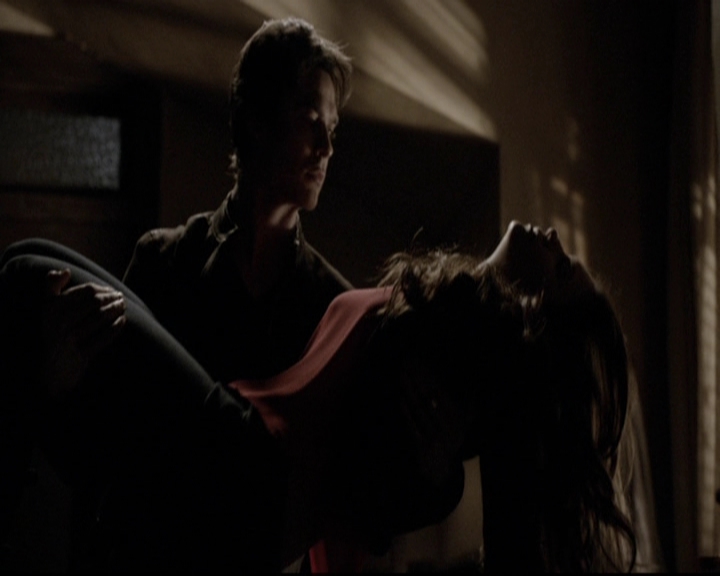 VampireDiariesWorld-dot-org_5x19ManOnFire1829.jpg