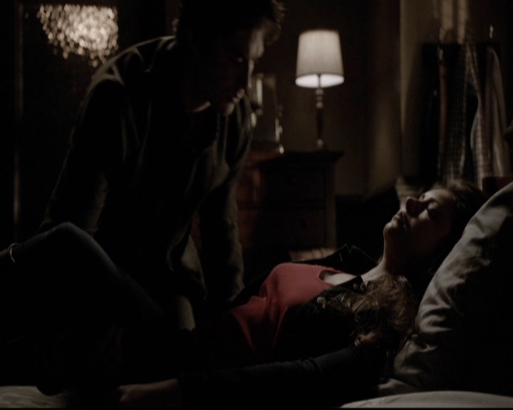 VampireDiariesWorld-dot-org_5x19ManOnFire1833.jpg