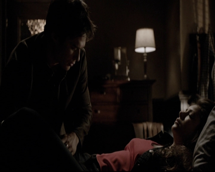 VampireDiariesWorld-dot-org_5x19ManOnFire1834.jpg