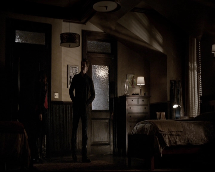 VampireDiariesWorld-dot-org_5x19ManOnFire1877.jpg