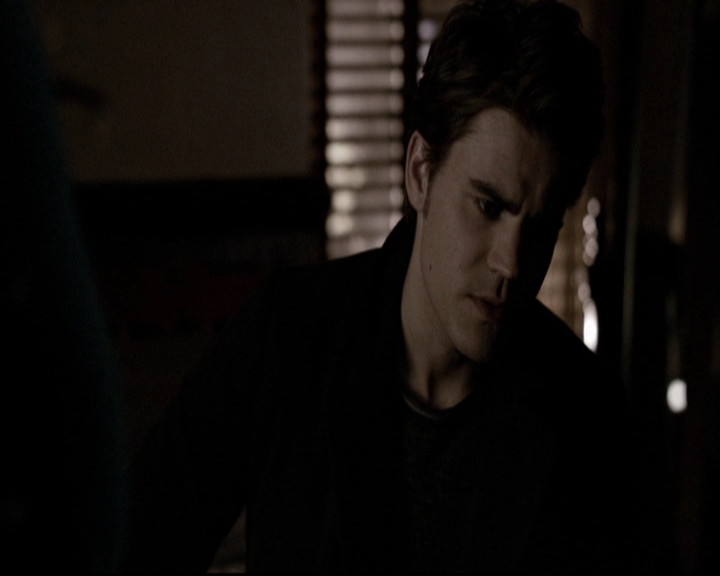 VampireDiariesWorld-dot-org_5x19ManOnFire1904.jpg