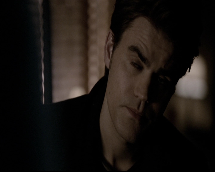 VampireDiariesWorld-dot-org_5x19ManOnFire1923.jpg