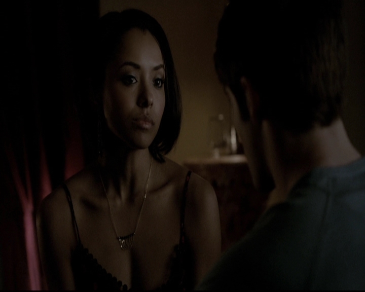 VampireDiariesWorld-dot-org_5x19ManOnFire1933.jpg