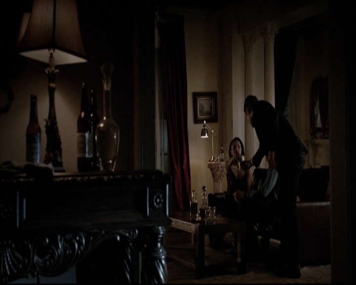 VampireDiariesWorld-dot-org_5x19ManOnFire1938.jpg