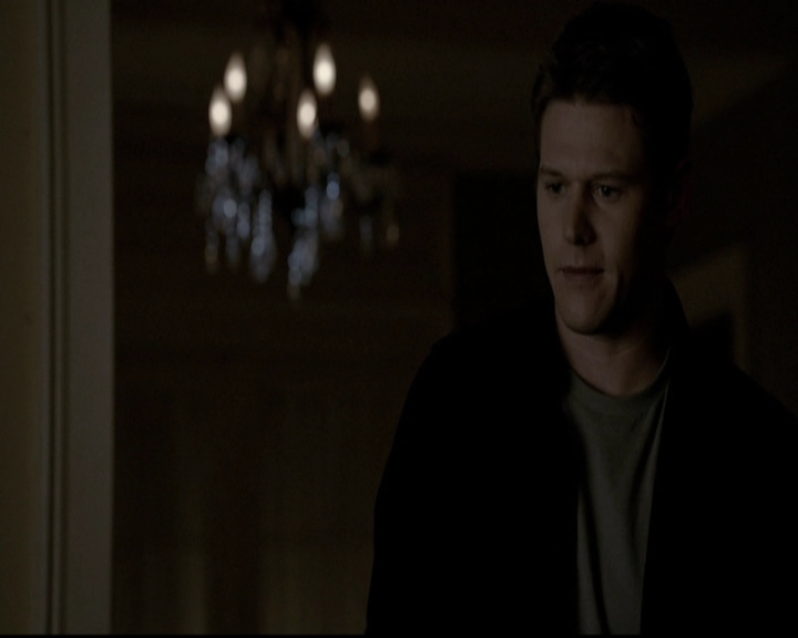 VampireDiariesWorld-dot-org_5x19ManOnFire1942.jpg