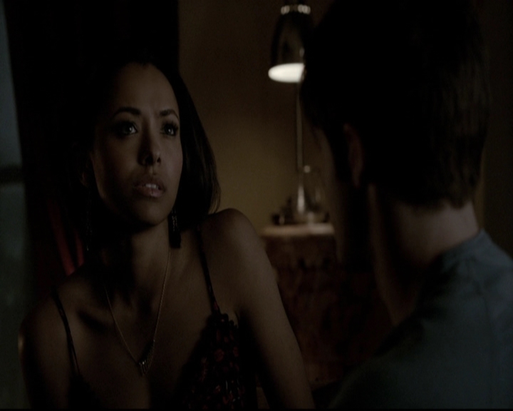 VampireDiariesWorld-dot-org_5x19ManOnFire1943.jpg