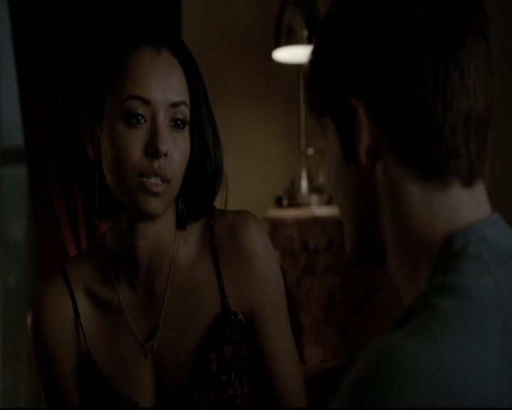 VampireDiariesWorld-dot-org_5x19ManOnFire1952.jpg