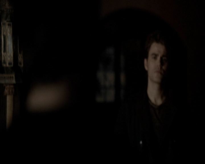 VampireDiariesWorld-dot-org_5x19ManOnFire2116.jpg