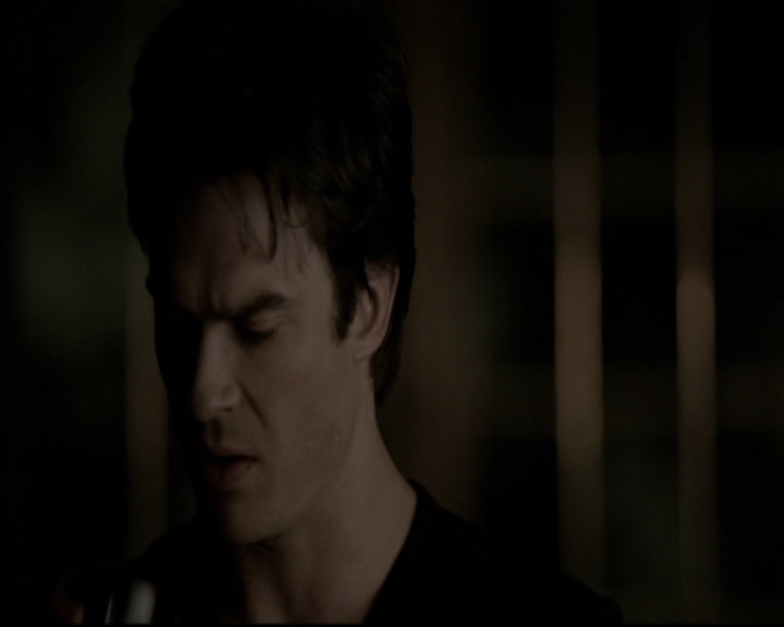 VampireDiariesWorld-dot-org_5x19ManOnFire2130.jpg