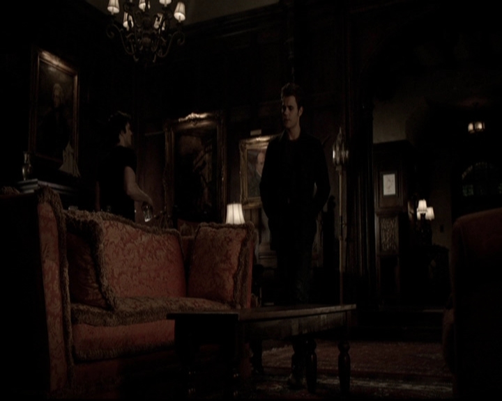 VampireDiariesWorld-dot-org_5x19ManOnFire2144.jpg