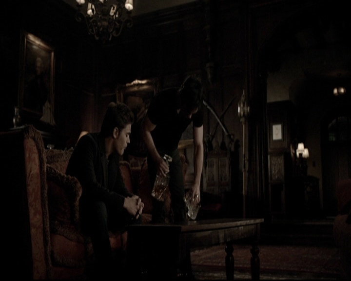 VampireDiariesWorld-dot-org_5x19ManOnFire2153.jpg