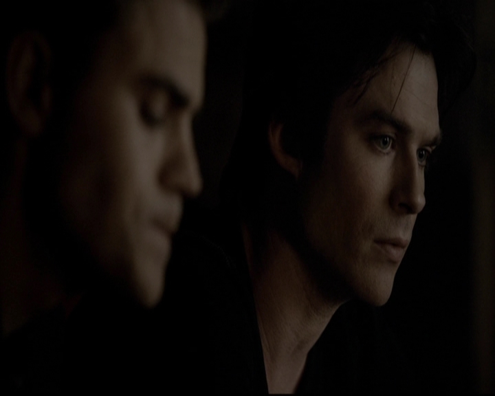 VampireDiariesWorld-dot-org_5x19ManOnFire2210.jpg