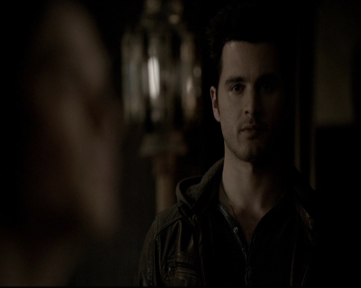 VampireDiariesWorld-dot-org_5x19ManOnFire2255.jpg