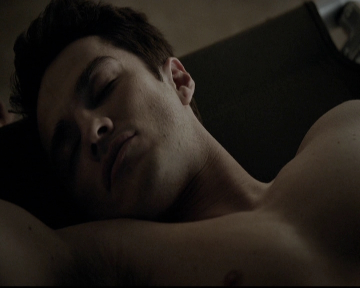 VampireDiariesWorld-dot-org_5x20WhatLiesBeneath0057.jpg