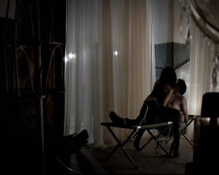 VampireDiariesWorld-dot-org_5x20WhatLiesBeneath0106.jpg